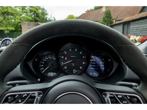 2021/71 Porsche 718 Spyder 4.0 Manual (33)