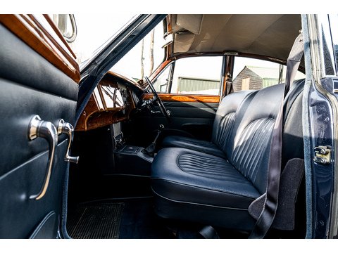 2.4 4dr Saloon Manual Petrol  (#52)