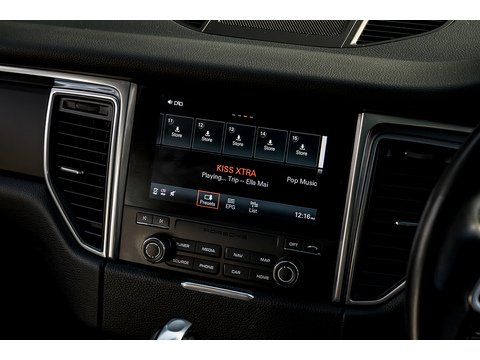 2017 Porsche Macan SUV PDK (1)