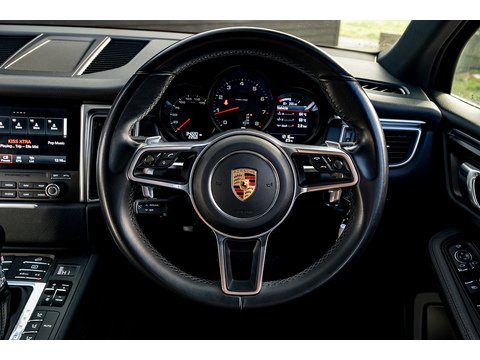 2017 Porsche Macan SUV PDK (1)