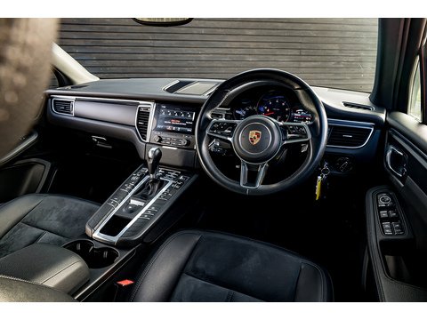 2017 Porsche Macan SUV PDK (1)