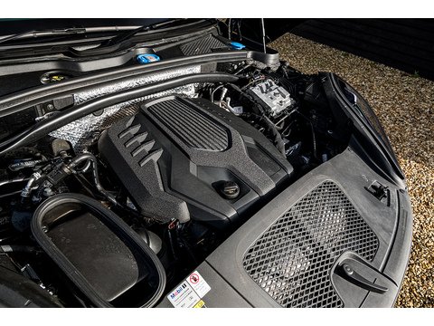 2022 Porsche Macan T SUV PDK 4WD (21)