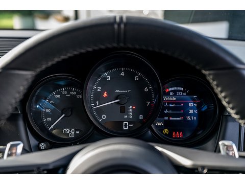 2022 Porsche Macan T SUV PDK 4WD (21)