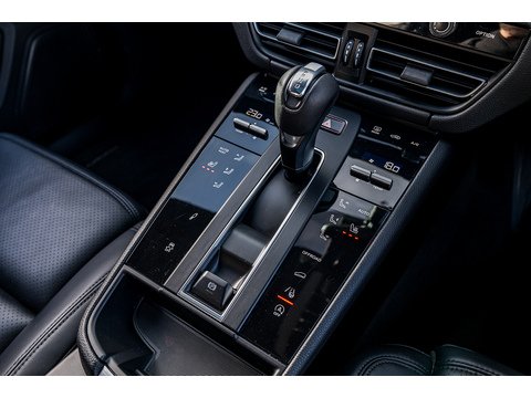 2022 Porsche Macan T SUV PDK 4WD (21)