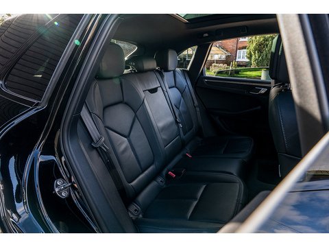 2022 Porsche Macan T SUV PDK 4WD (21)