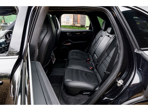 4.0 V8 E-Hybrid 14.1kWh Turbo S SUV 5dr Petrol Plug-in Hybrid Tiptronic S 4WD (21)