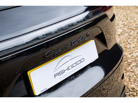 4.0 V8 E-Hybrid 14.1kWh Turbo S SUV 5dr Petrol Plug-in Hybrid Tiptronic S 4WD (21)