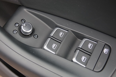 RS Q3 2.5 TFSI Quattro DSG Estate 2.5 Semi Auto Petrol