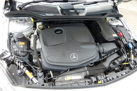 A250 4Matic Sport AMG Line Hatchback 2.0 Automatic Petrol