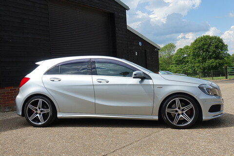 A250 4Matic Sport AMG Line Hatchback 2.0 Automatic Petrol