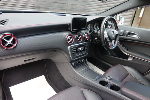 A250 4Matic Sport AMG Line Hatchback 2.0 Automatic Petrol