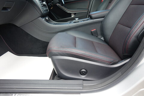 A250 4Matic Sport AMG Line Hatchback 2.0 Automatic Petrol