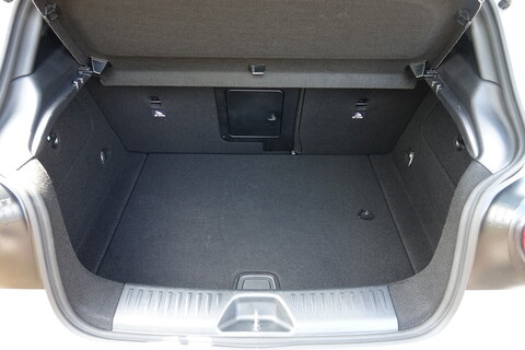 A250 4Matic Sport AMG Line Hatchback 2.0 Automatic Petrol