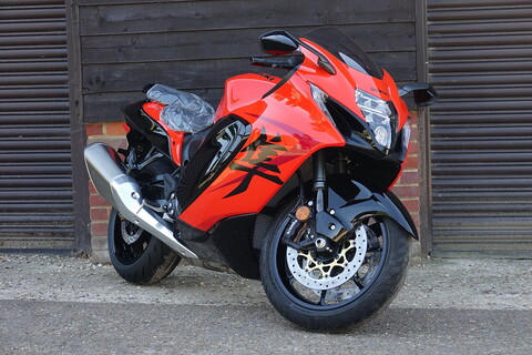 1300 Super Sports Petrol Manual Euro 5 (190 ps)