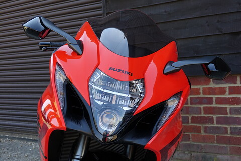 1300 Super Sports Petrol Manual Euro 5 (190 ps)