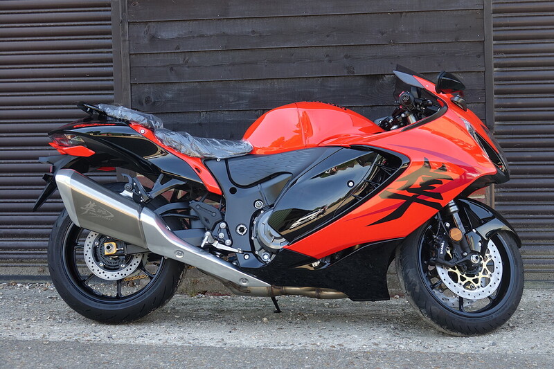 1300 Super Sports Petrol Manual Euro 5 (190 ps)