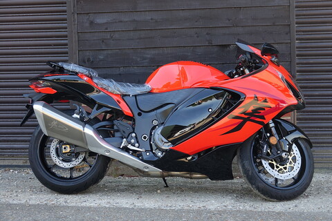 1300 Super Sports Petrol Manual Euro 5 (190 ps)