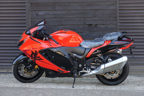 1300 Super Sports Petrol Manual Euro 5 (190 ps)