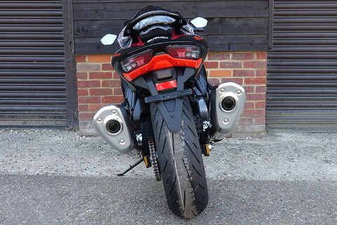 1300 Super Sports Petrol Manual Euro 5 (190 ps)