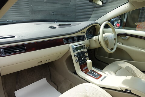 SE LUX Estate 3.2 Automatic Petrol