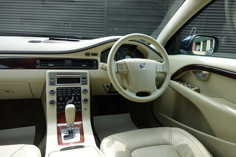 SE LUX Estate 3.2 Automatic Petrol