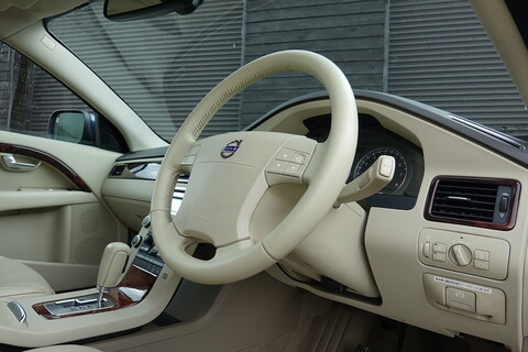 SE LUX Estate 3.2 Automatic Petrol