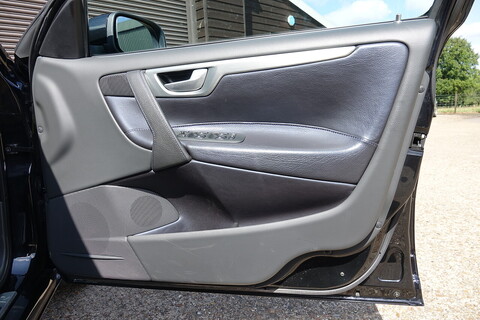 2.5 R AWD Automatic Estate 2500 Automatic Petrol