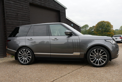 Land Rover Range Rover 4.4 SD V8 Autobiography AWD (Pan Roof, Head Up, Deployable Steps, 22's, Electric Tow Bar) 