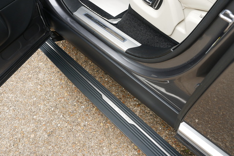 Land Rover Range Rover 4.4 SD V8 Autobiography AWD (Pan Roof, Head Up, Deployable Steps, 22's, Electric Tow Bar) 