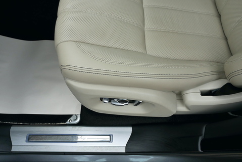 Land Rover Range Rover 4.4 SD V8 Autobiography AWD (Pan Roof, Head Up, Deployable Steps, 22's, Electric Tow Bar) 