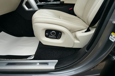 Land Rover Range Rover 4.4 SD V8 Autobiography AWD (Pan Roof, Head Up, Deployable Steps, 22's, Electric Tow Bar) 