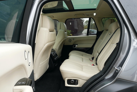Land Rover Range Rover 4.4 SD V8 Autobiography AWD (Pan Roof, Head Up, Deployable Steps, 22's, Electric Tow Bar) 