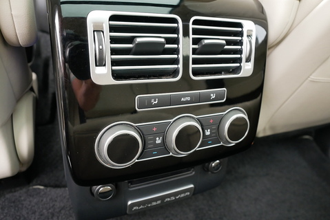 Land Rover Range Rover 4.4 SD V8 Autobiography AWD (Pan Roof, Head Up, Deployable Steps, 22's, Electric Tow Bar) 