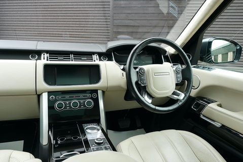 Land Rover Range Rover 4.4 SD V8 Autobiography AWD (Pan Roof, Head Up, Deployable Steps, 22's, Electric Tow Bar) 