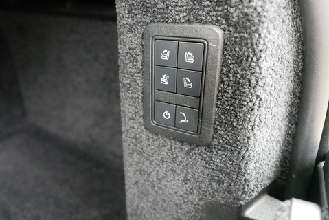 Land Rover Range Rover 4.4 SD V8 Autobiography AWD (Pan Roof, Head Up, Deployable Steps, 22's, Electric Tow Bar) 