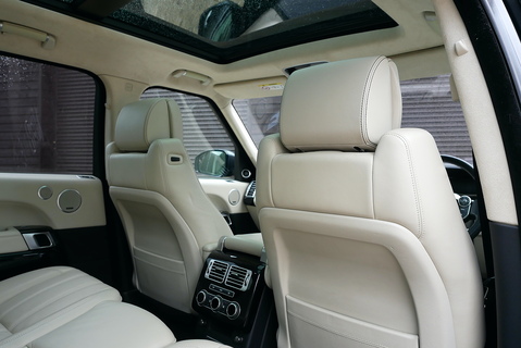 Land Rover Range Rover 4.4 SD V8 Autobiography AWD (Pan Roof, Head Up, Deployable Steps, 22's, Electric Tow Bar) 