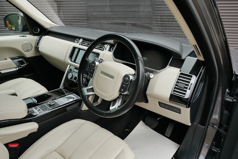 Land Rover Range Rover 4.4 SD V8 Autobiography AWD (Pan Roof, Head Up, Deployable Steps, 22's, Electric Tow Bar) 