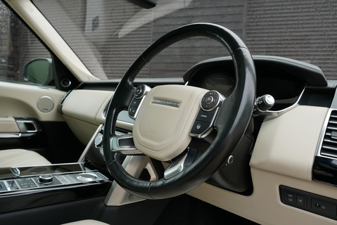 Land Rover Range Rover 4.4 SD V8 Autobiography AWD (Pan Roof, Head Up, Deployable Steps, 22's, Electric Tow Bar) 
