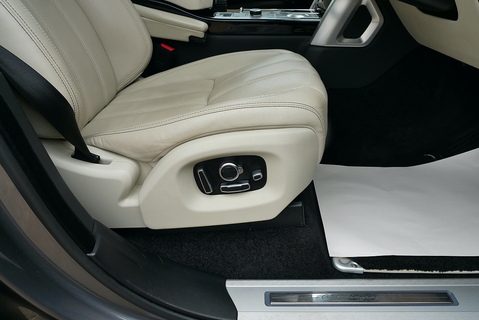 Land Rover Range Rover 4.4 SD V8 Autobiography AWD (Pan Roof, Head Up, Deployable Steps, 22's, Electric Tow Bar) 