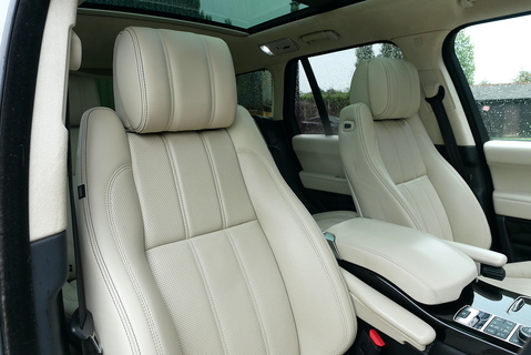 Land Rover Range Rover 4.4 SD V8 Autobiography AWD (Pan Roof, Head Up, Deployable Steps, 22's, Electric Tow Bar) 