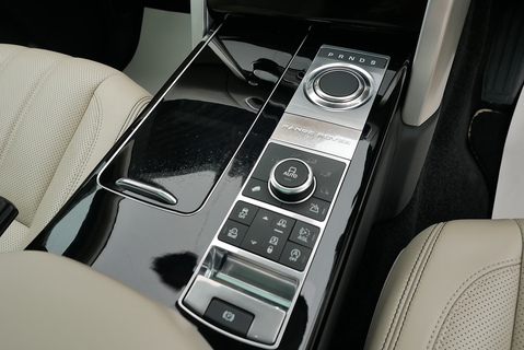 Land Rover Range Rover 4.4 SD V8 Autobiography AWD (Pan Roof, Head Up, Deployable Steps, 22's, Electric Tow Bar) 