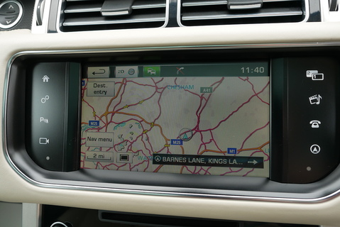 Land Rover Range Rover 4.4 SD V8 Autobiography AWD (Pan Roof, Head Up, Deployable Steps, 22's, Electric Tow Bar) 