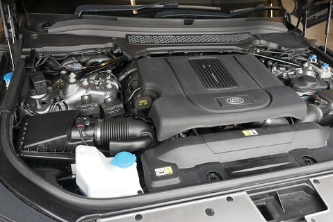 Land Rover Range Rover 4.4 SD V8 Autobiography AWD (Pan Roof, Head Up, Deployable Steps, 22's, Electric Tow Bar) 