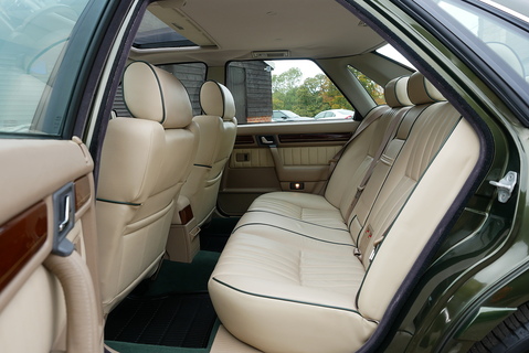 825 Sli Saloon 2.5 Automatic Petrol