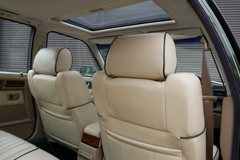 825 Sli Saloon 2.5 Automatic Petrol