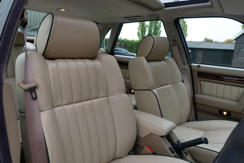 825 Sli Saloon 2.5 Automatic Petrol