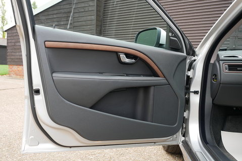 3.0 T6 Inscription AWD Saloon 3.0 Semi Auto Petrol