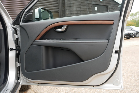 3.0 T6 Inscription AWD Saloon 3.0 Semi Auto Petrol