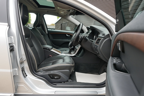 3.0 T6 Inscription AWD Saloon 3.0 Semi Auto Petrol