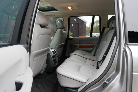 4.4 TD V8 Vogue SUV 5dr Diesel Auto 4WD Euro 5 (313 bhp)